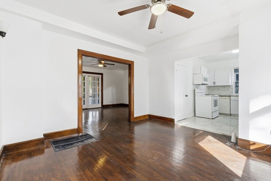 Building Photo - 904 Studer Ave