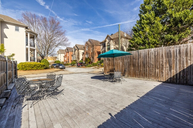 Building Photo - 2454 Vivian Cir