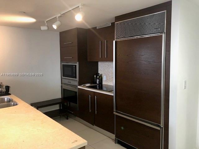 Building Photo - 465 Brickell Ave