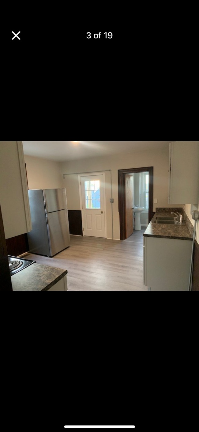 Building Photo - 639 E Middle St