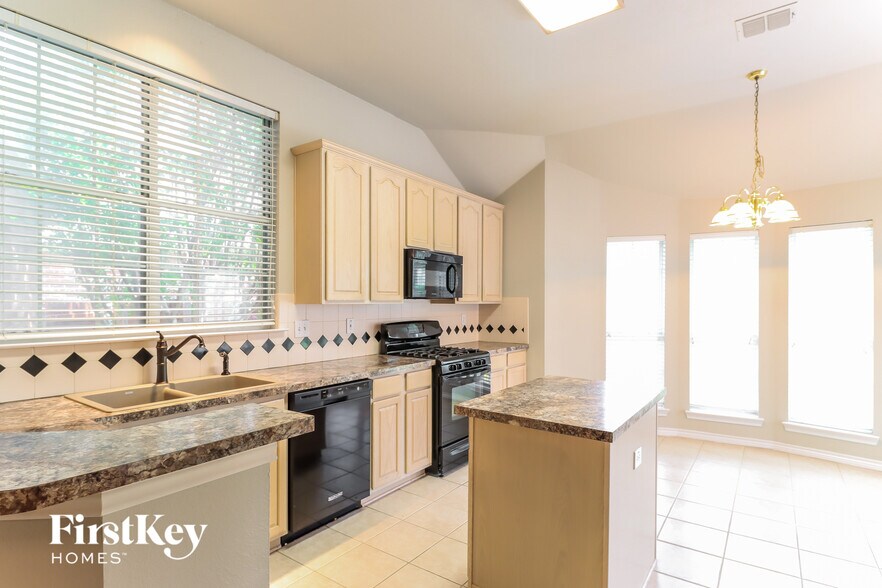 Building Photo - 2204 Reedway Ct