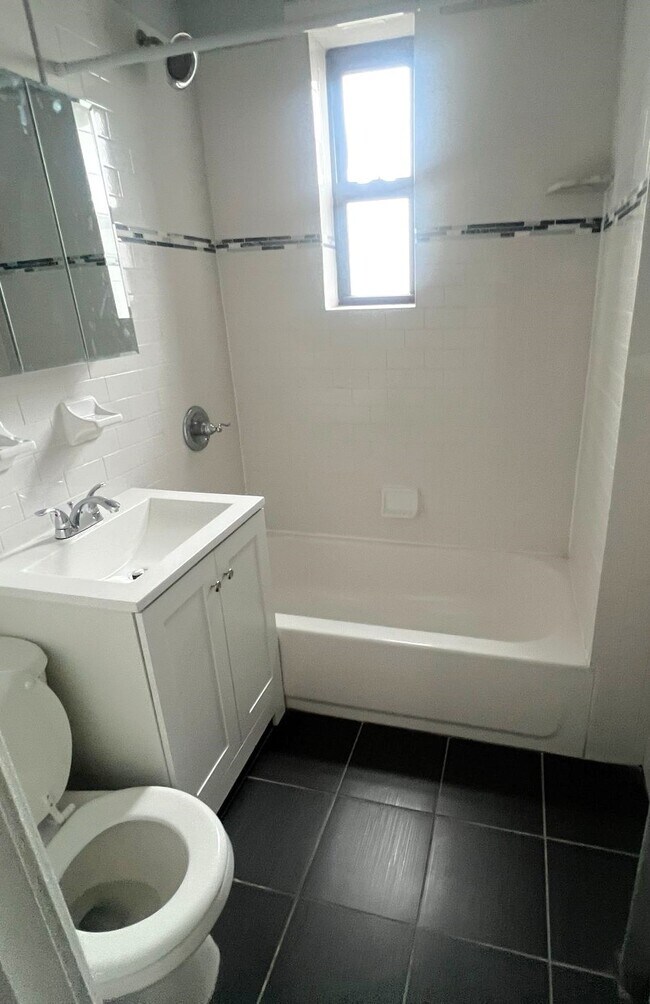 Building Photo - Trefoil Manor