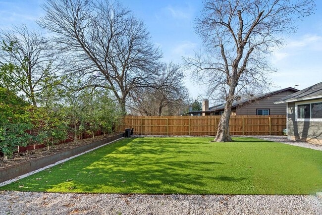 Building Photo - 6803 Castlekeep Way