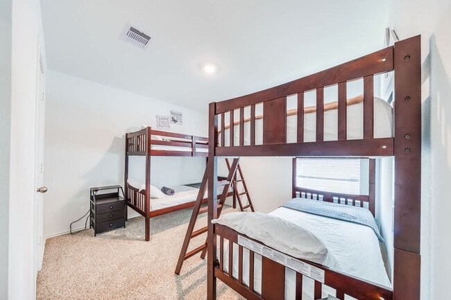 Building Photo - 6055 Diamond Vis Ct