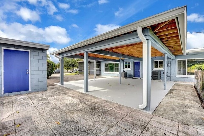 Building Photo - 208 NW 1st St