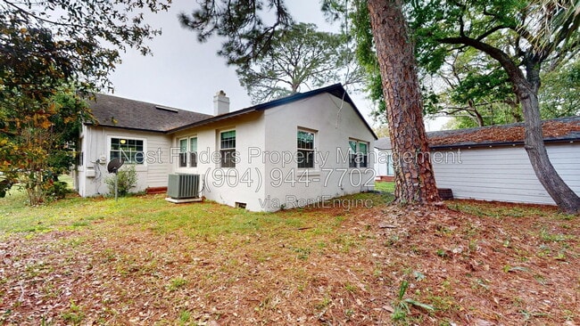 Building Photo - 2215 Larchmont Rd