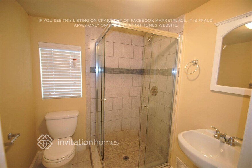 Building Photo - 914 Bouldercrest Dr SE