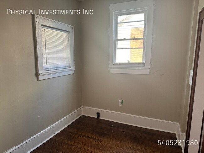 Building Photo - 1729 Moorman Ave NW