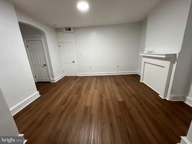 Building Photo - 121 S 55th St