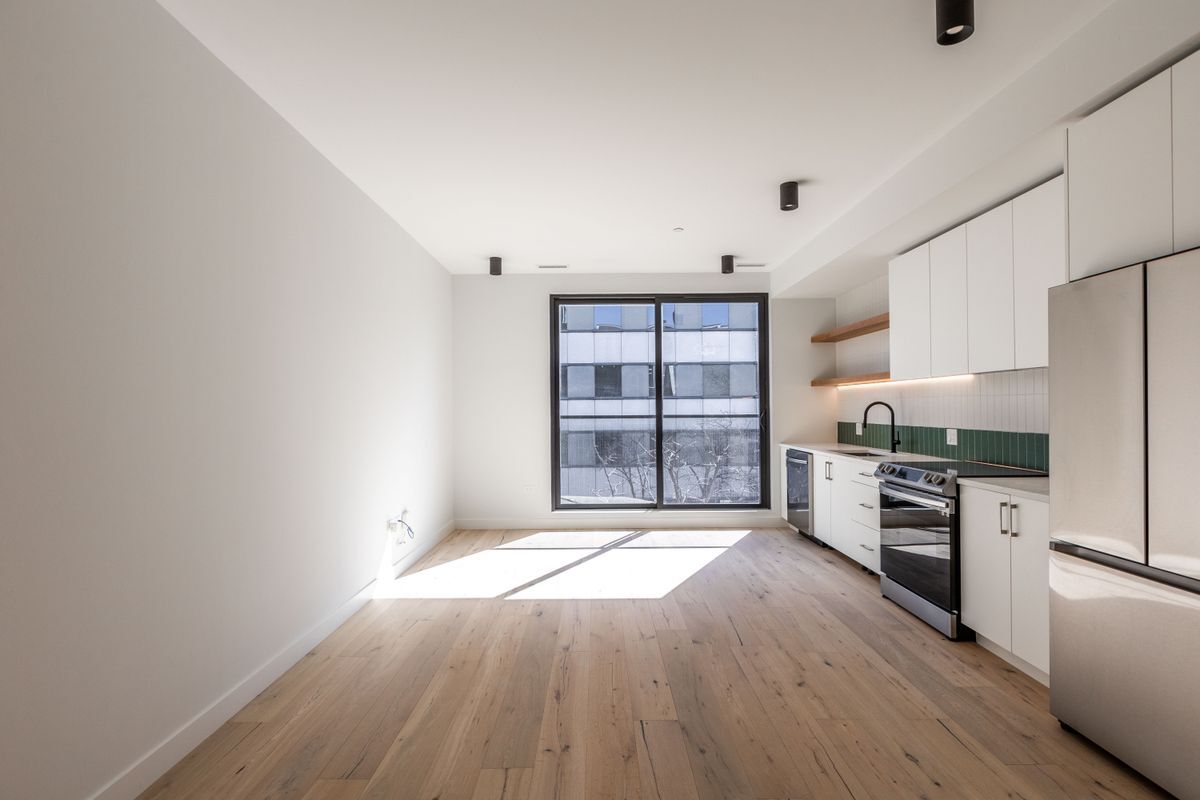 Building Photo - 1700 Oak Ave