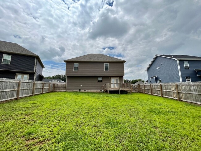 Building Photo - ** COMING SOON ** Beautiful Large Home in Great Location