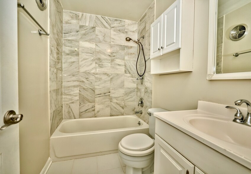 Building Photo - 1206 E Fairview St