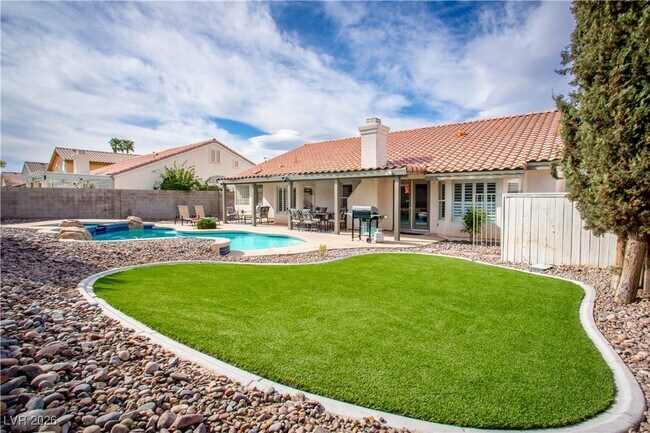 Building Photo - 905 Buffwood Ave