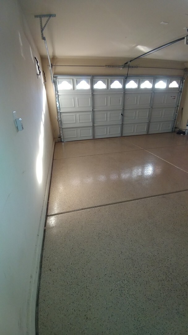 Building Photo - Multi level