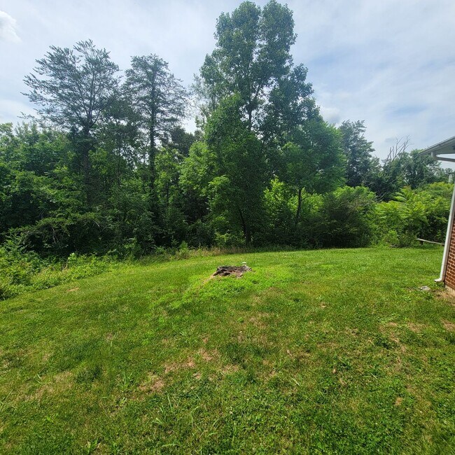 Building Photo - 3/1 Brick Ranch-Cookeville City-Carport