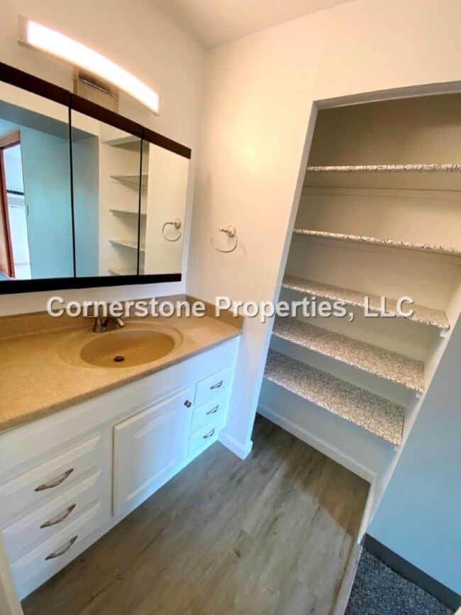 Building Photo - 98-1038-1038 Moanalua Rd