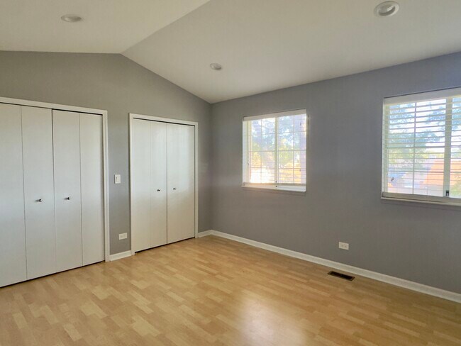 Building Photo - 1356 S Lorraine Rd