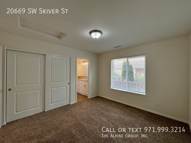 Building Photo - 20669 SW Skiver St