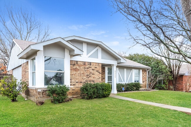 Building Photo - 2114 High Bluff Dr