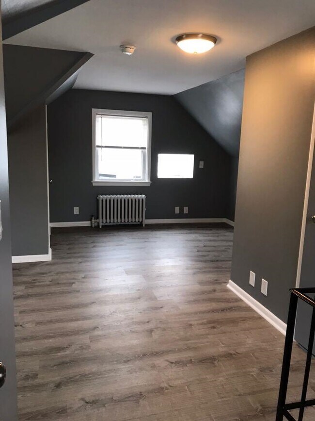 Building Photo - 166 Carmita Ave