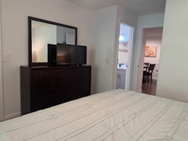 Building Photo - 5028 Gardner Dr