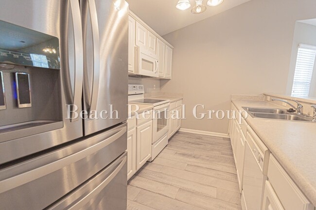 Building Photo - 4850 Meadowsweet Dr