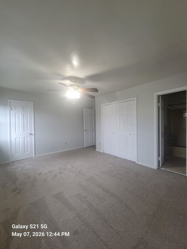 Building Photo - 4 bedroom 3.5 bathrooms townhouse in Kempsville.