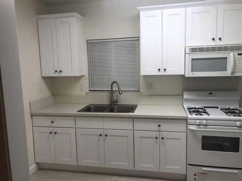 Kitchen with microwave, stove - 1193 W 10th St