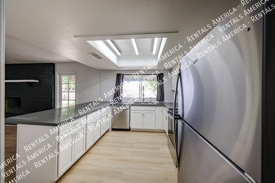 Building Photo - 10642 N 47th Dr