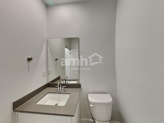 Building Photo - 4922 86th Ave NE