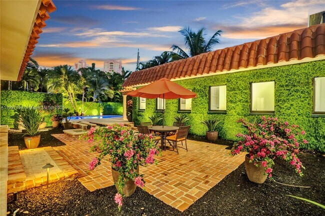 Building Photo - 2035 NE 31st Ave