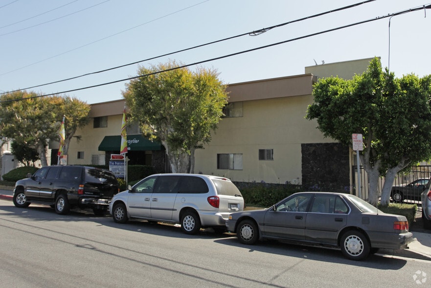 Building Photo - 14000 Cordary Ave.