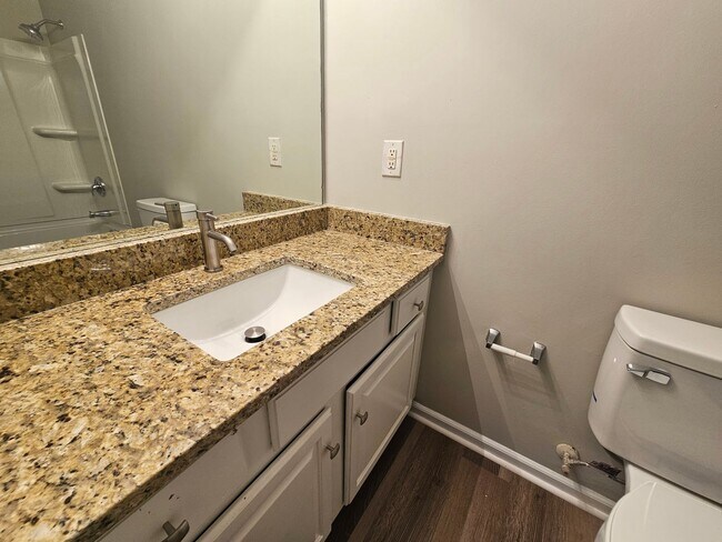 Building Photo - Remodeled Ranch Home Minutes from Uptown Charlotte