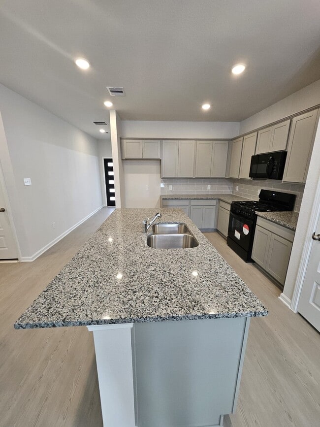 Building Photo - 2727 Crested Creek Ln