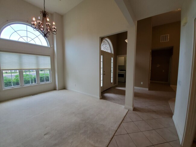 Building Photo - Beautiful Home in Saint James Woods