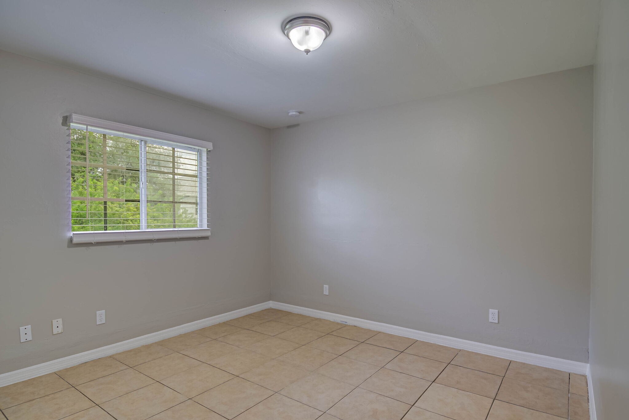 Primary Bedroom - 704 Ichabod Ave S