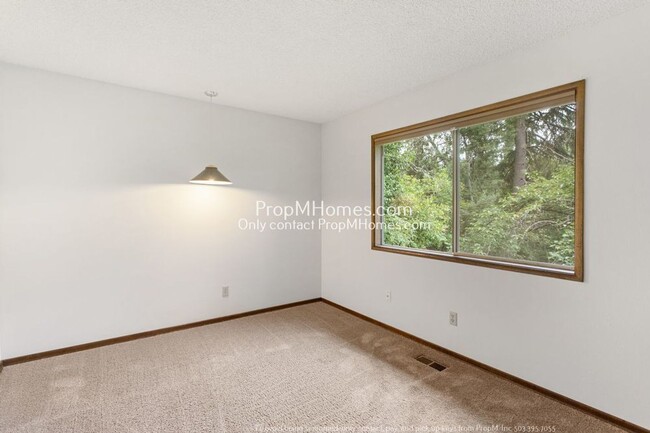 Building Photo - Spacious Elegance: A Four-Bedroom Retreat in the Heart of Palisades!