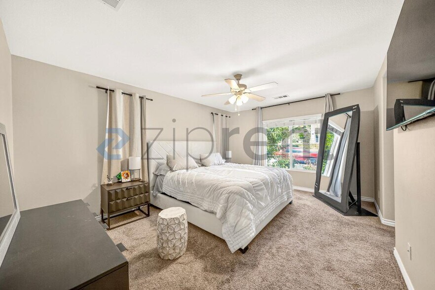 Building Photo - Unit