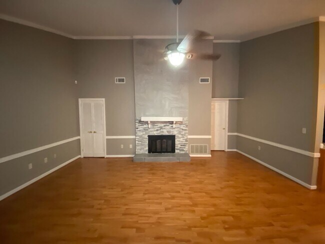 Building Photo - 1607 Salisbury Pl