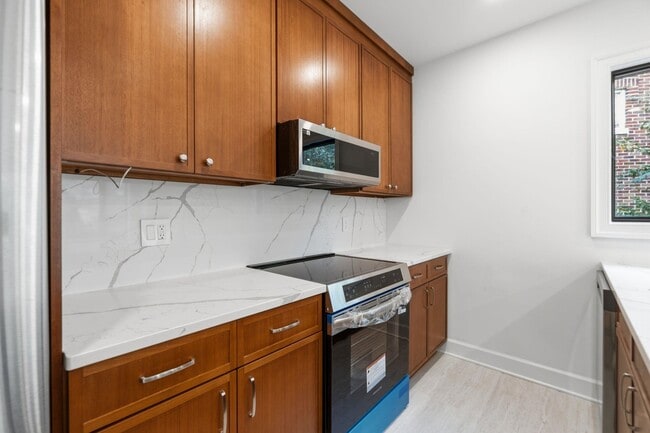 Building Photo - 685 JFK Blvd E