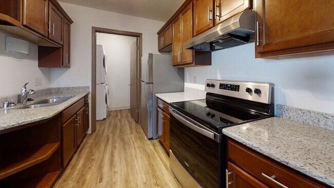 Building Photo - RENT SPECIAL - 1 Bedroom 1 Bathroom Upper Condo Style Apartment Available
