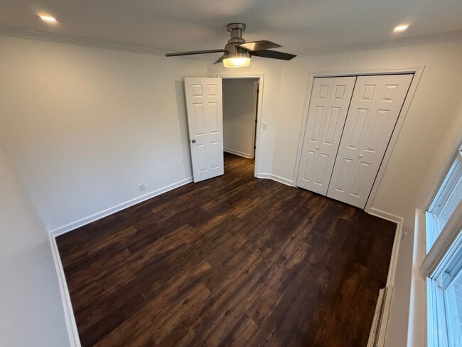 Building Photo - 2 Bedroom 2 Bath Brick rental home in Western Alamance county Fenced Yard 30x40 Garage custom Kit...