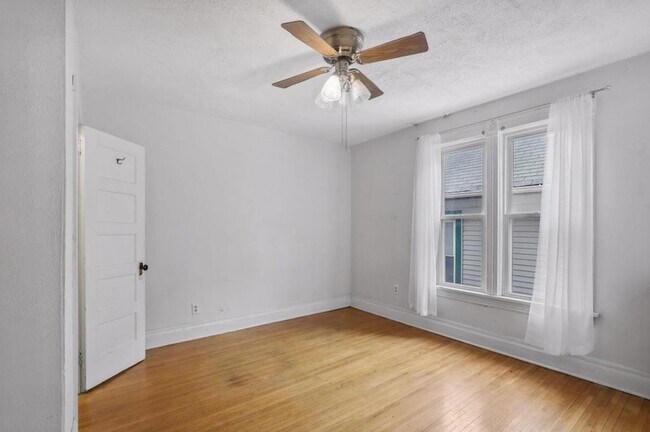 Building Photo - 2515 Lyndale Ave S