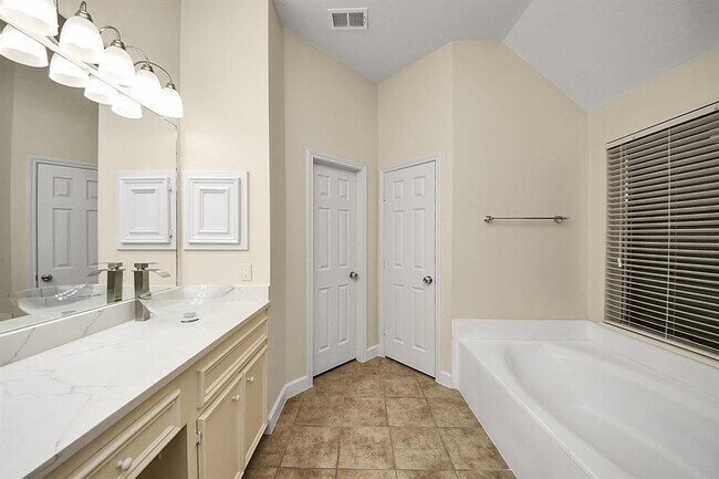 Building Photo - 4807 Taylor Lake Ct