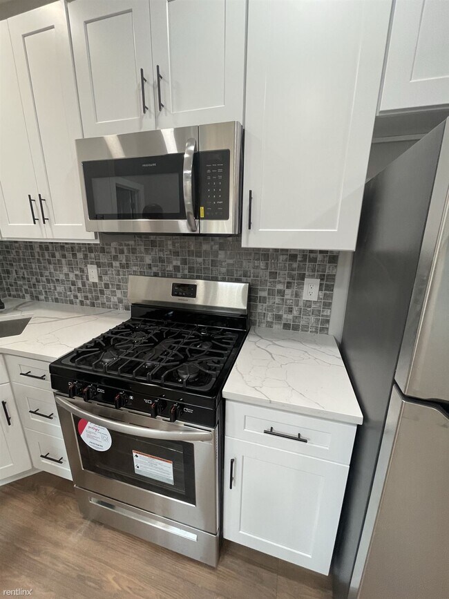 Building Photo - 1 br, 1 bath Duplex - 168 Green Lane Level 1