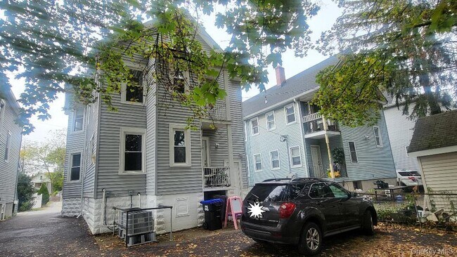 Building Photo - 19 Hoffman Ave