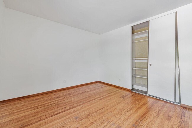Building Photo - 939 Poplar Ave