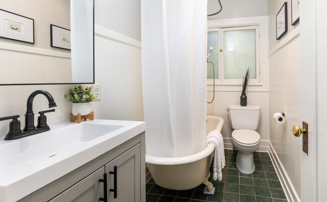 Building Photo - 7 Panoramic Way