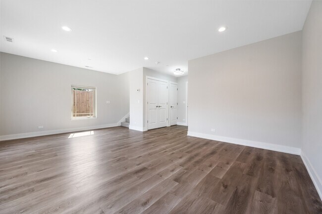 Building Photo - 39 Forest Ave