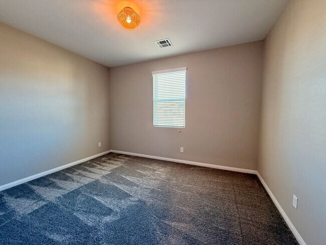 Building Photo - 3 BED 2.5 BATH 2 CAR GARAGE MODERN TOWNHOM...